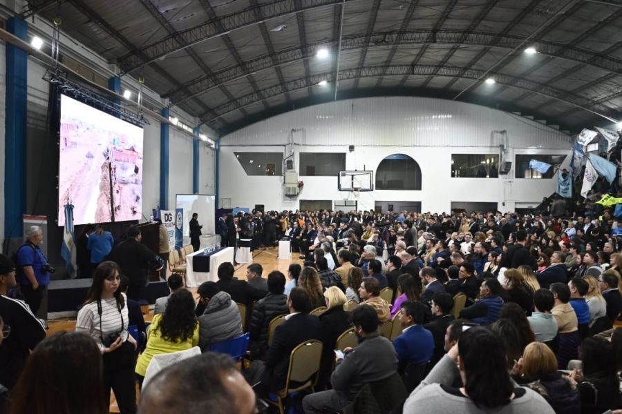 En un día emblemático el Gobernador anuncia obras para las localidades En un día emblemático el Gobernador anuncia obras para las localidades