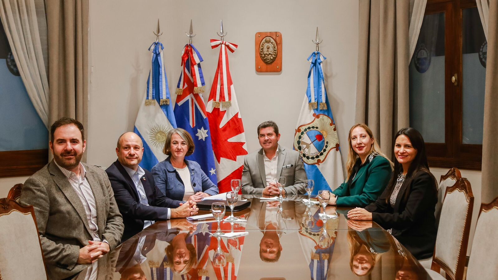 84828.jpg El gobernador Marcelo Orrego recibió a los embajadores de Australia y Canadá