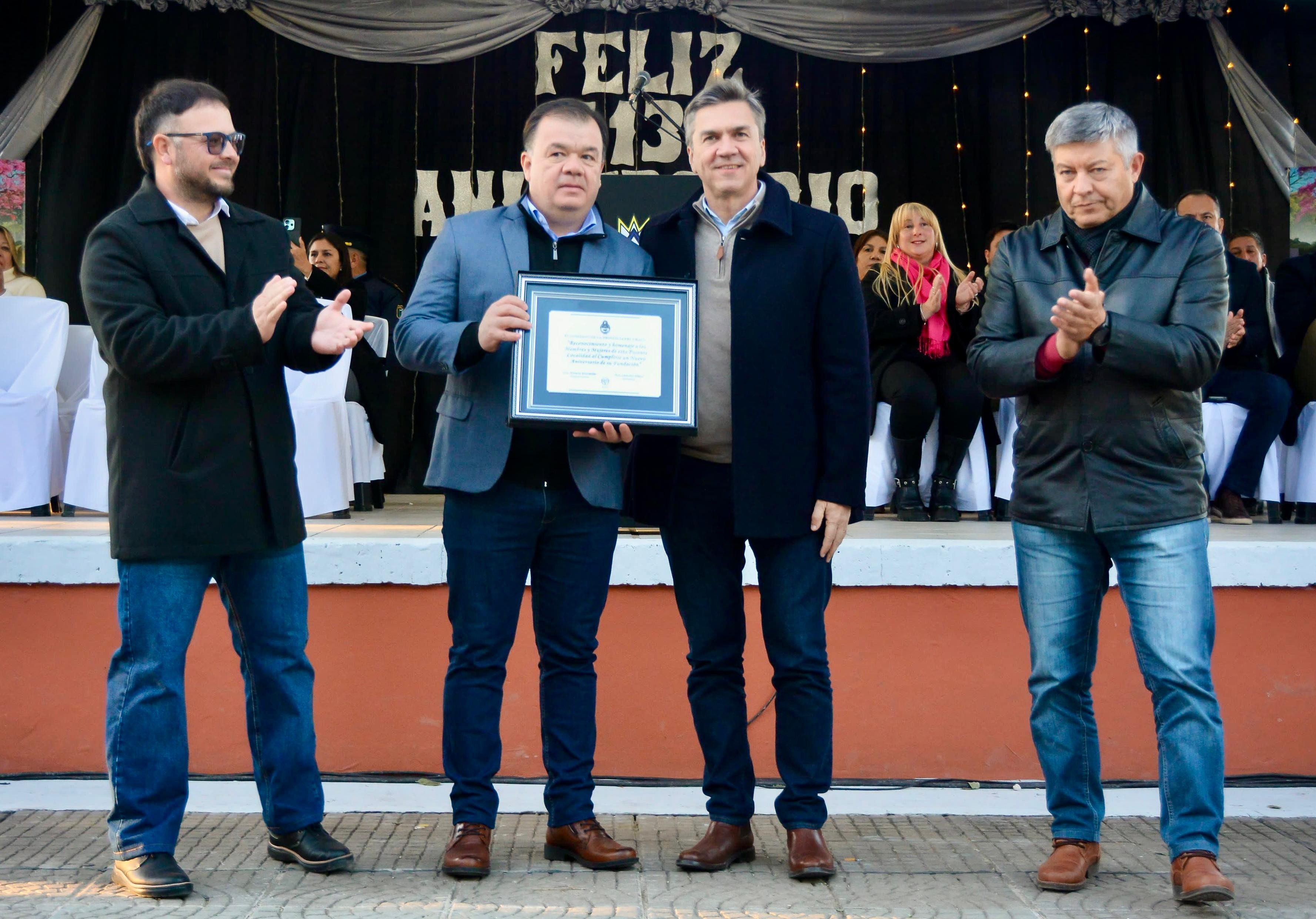 EL GOBERNADOR ZDERO ACOMPAÑÓ EL 113° ANIVERSARIO DE LAPACHITO Y ENTREGÓ UN PATRULLERO PARA LA POLICÍA RURAL
