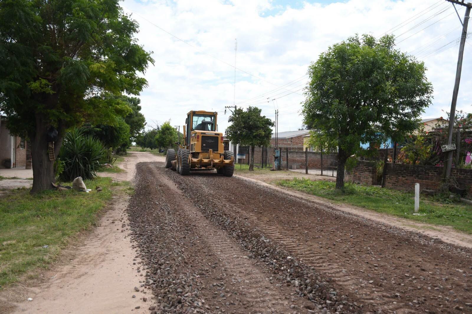 TRES ISLETAS: SERVICIOS PÚBLICOS CONTINÚA MEJORANDO LAS CALLES Y FORTALECIENDO LA CONECTIVIDAD ENTRE LOS BARRIOS