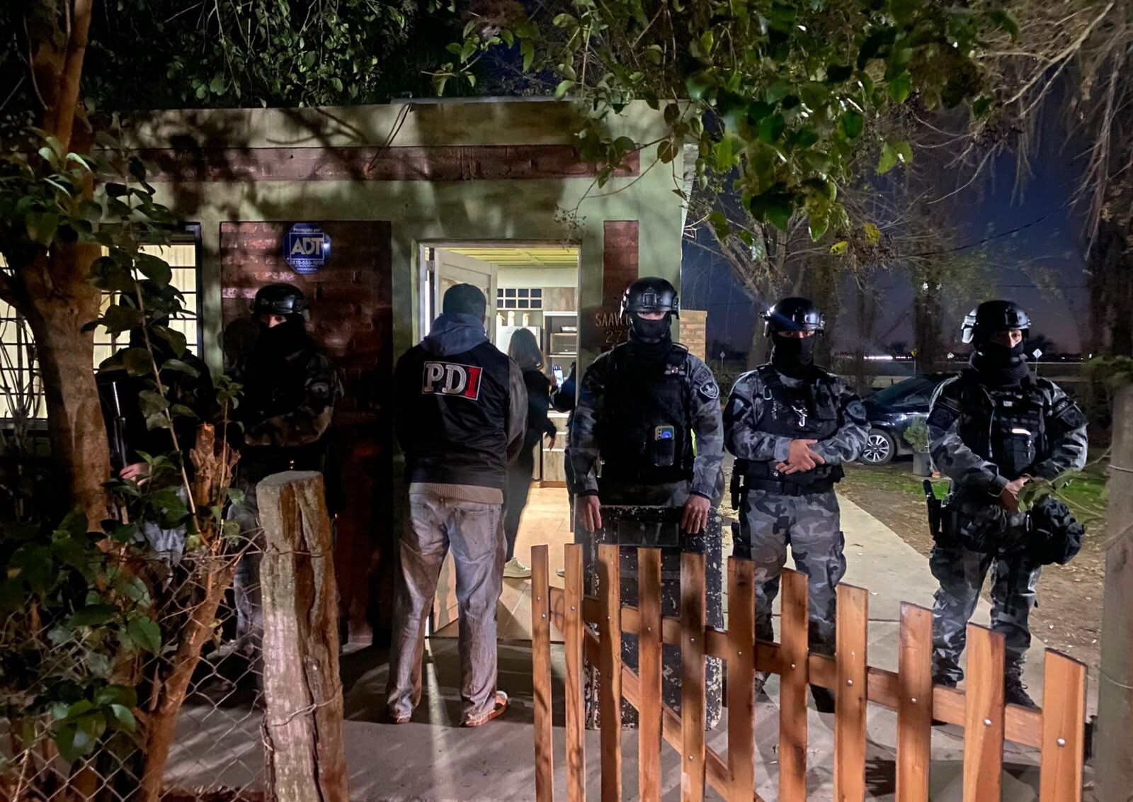 Golpe al delito en la región: allanaron Ibarlucea y dictan detenciones por violentos robos calificados