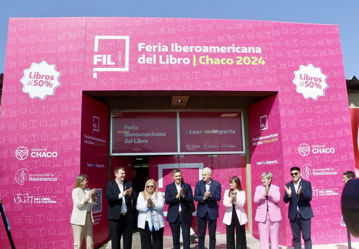 8803c2b7-7235-4424-b3c6-4efc6847e6f6.jpg EL GOBERNADOR ZDERO INAUGURÓ HOY LA FERIA IBEROAMERICANA DEL LIBRO: “ESTAMOS COMPROMETIDOS CON LA EDUCACIÓN, LA CULTURA Y CON NUESTRO CHACO”, MANIFESTÓ.