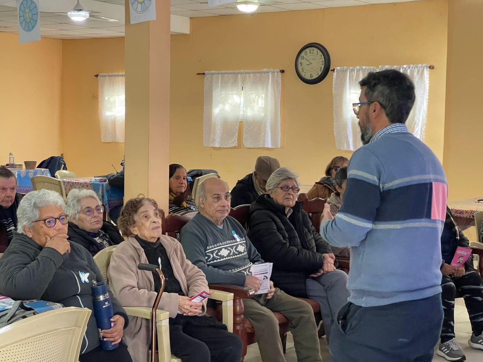 DEFENSA AL CONSUMIDOR FORTALECE LA PREVENCIÓN DE ESTAFAS VIRTUALES PARA ADULTOS MAYORES EN TODA LA PROVINCIA