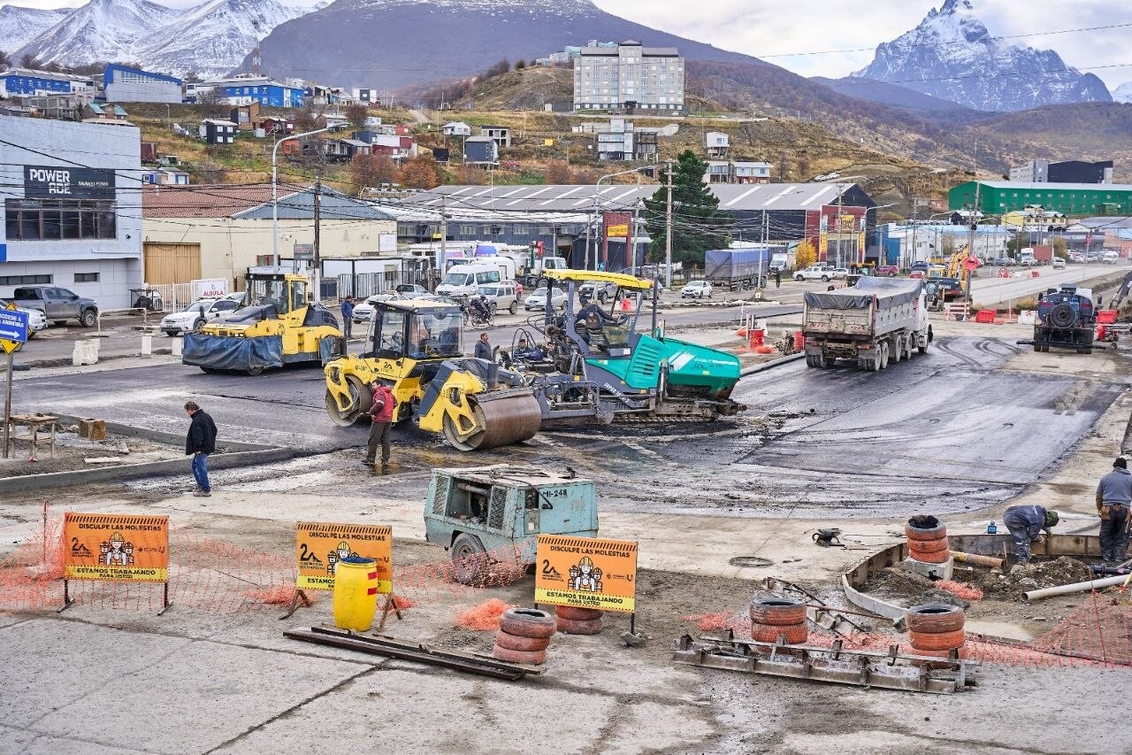 OBRA DEL PASEO COSTERO: YUTROVIC DESTACÓ EL DIÁLOGO CON VECINOS, EMPRESAS E INSTITUCIONES OBRA DEL PASEO COSTERO: YUTROVIC DESTACÓ EL DIÁLOGO CON VECINOS, EMPRESAS E INSTITUCIONES