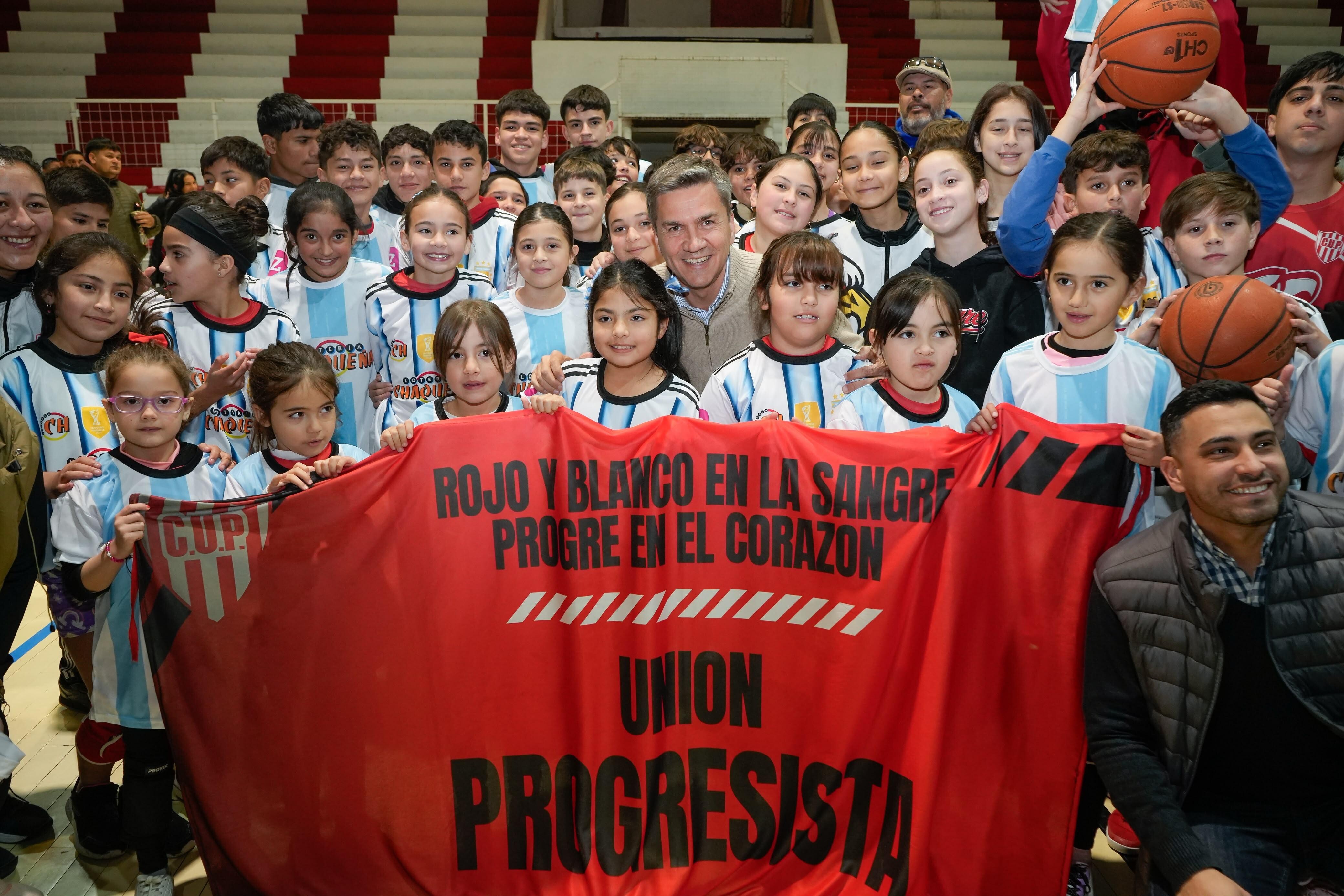 VILLA ÁNGELA: ZDERO FIRMÓ EL CONVENIO PARA LA REMODELACIÓN Y AMPLIACIÓN DEL CLUB UNIÓN PROGRESISTA