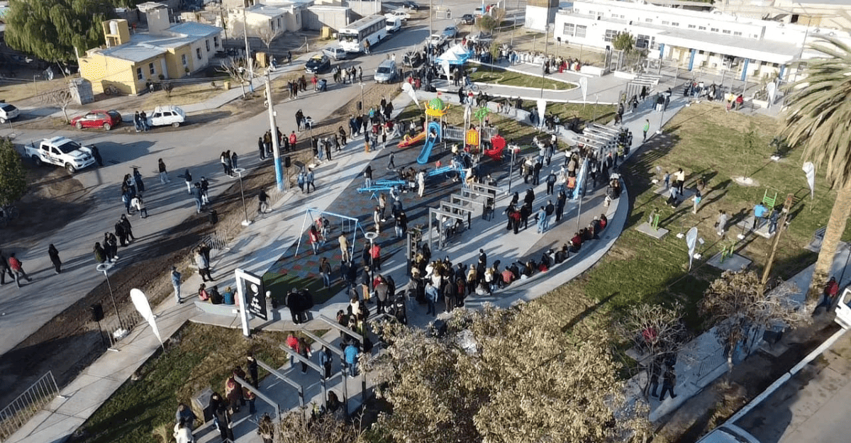 9 de Julio inauguró una nueva plaza con infraestructura moderna con juegos, Wi-Fi