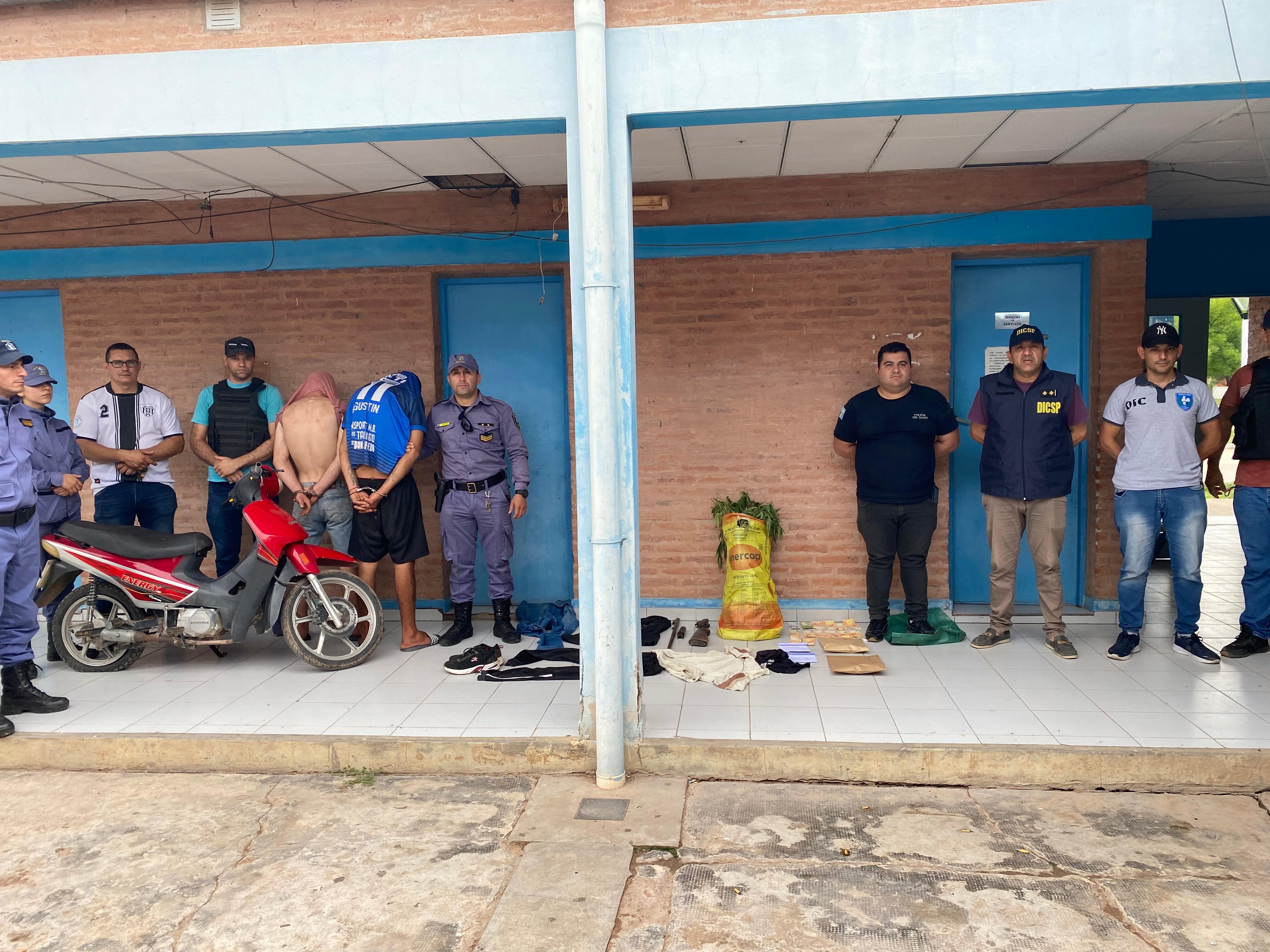 90c41ad3-3969-40d0-9c86-6b784e630354.jpg TRAS UNA RÁPIDA INTERVENCIÓN LA POLICÍA DETUVO A DOS HOMBRES QUE ENTRARON A ROBAR EN UNA ESTACIÓN DE SERVICIO