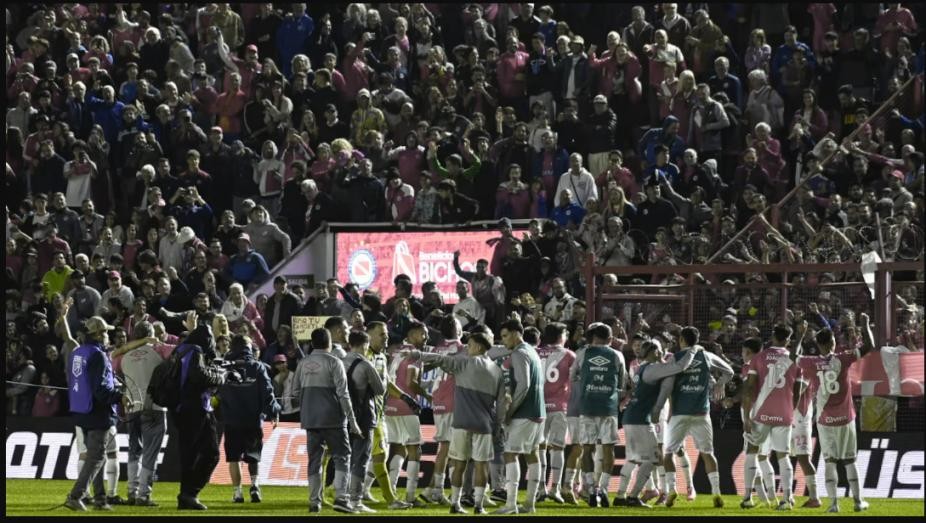 Murió un hincha de Argentinos Juniors durante el partido ante Instituto