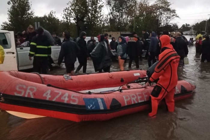 937926-grjng6cxqaaannn.jpg Inundaciones, evacuados y destrozos: las imágenes más impactantes de la tormenta que afectó el AMBA