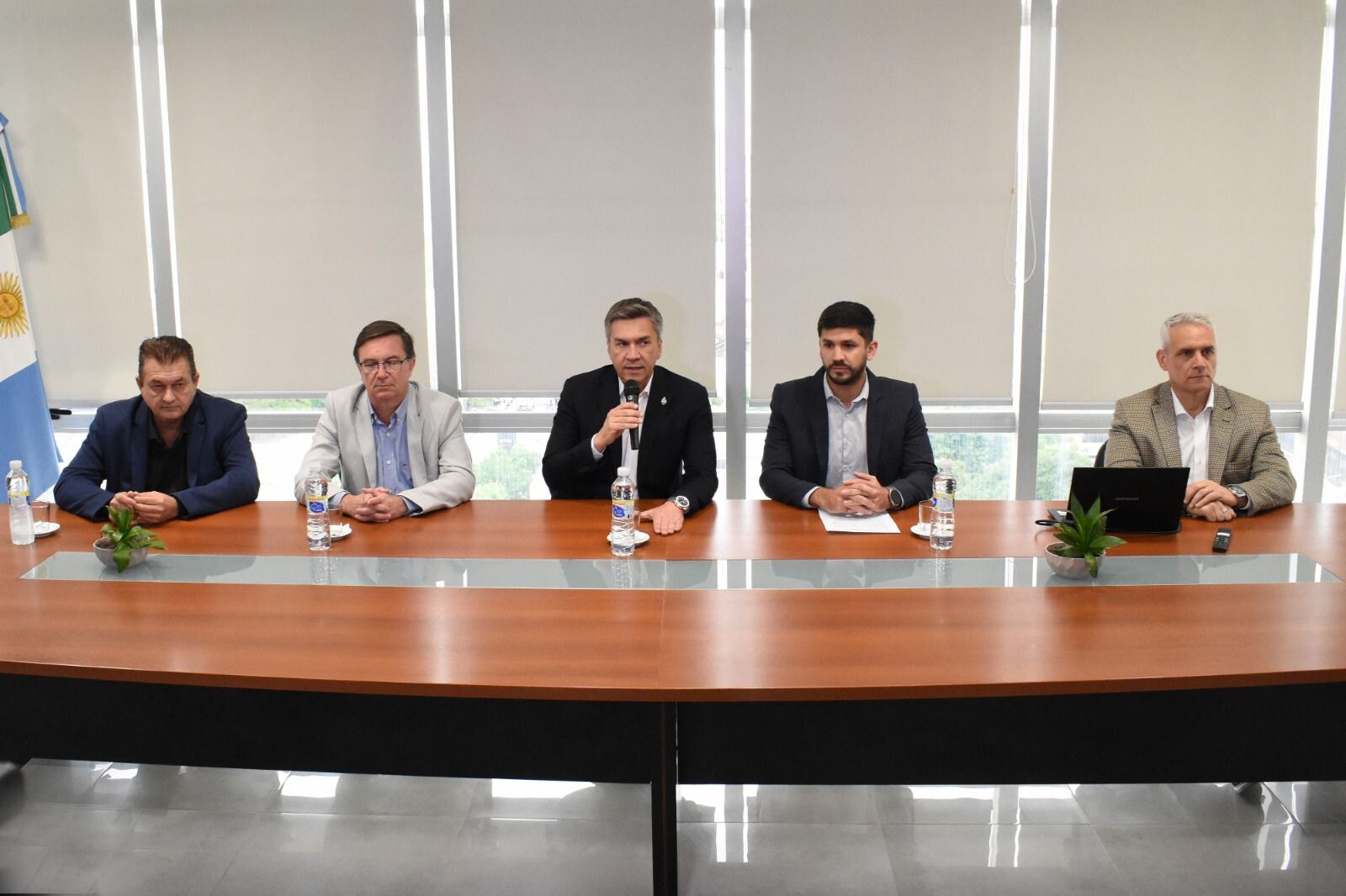 EL GOBERNADOR ZDERO INAUGURÓ LA AGENCIA DE INVERSIONES DEL CHACO: “HAY CAMBIOS VITALES PARA ESTA NUEVA ETAPA EN LA PROVINCIA”