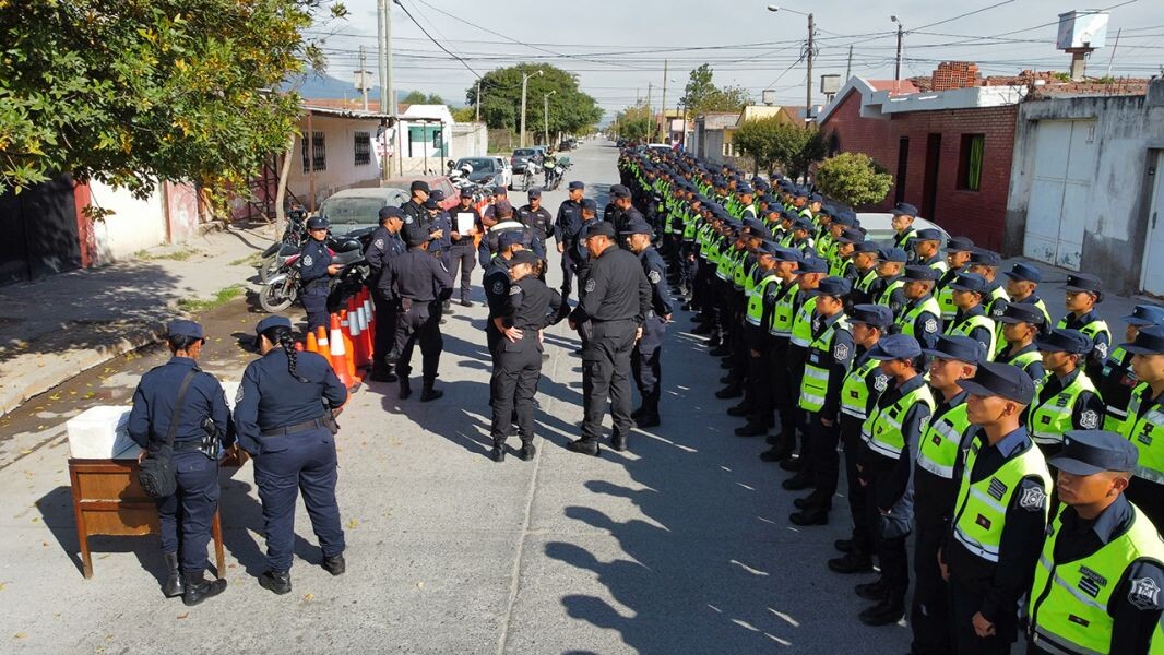 95345-continuan-los-operativos-preventivos-de-seguridad-en-barrios-de-salta.jpg