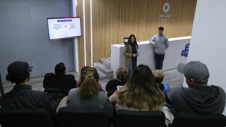 97da6708a0ed67ba951d7392804cd69a_L.jpg Construyendo Valores llegó a las mami hockey de La Bebida