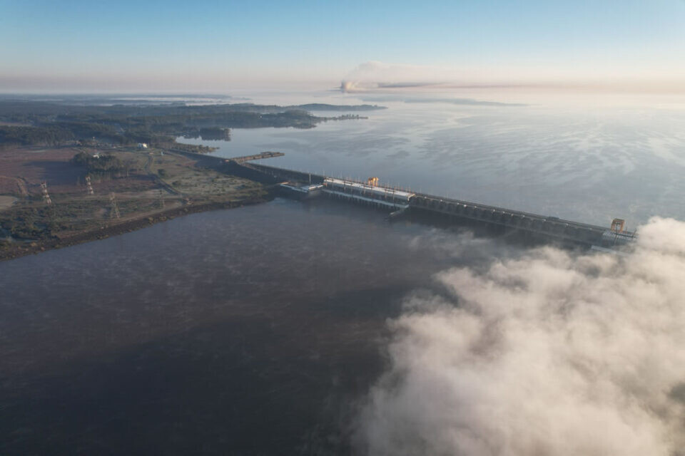 Salto Grande advierte sobre un posible Niño muy fuerte y sus efectos en el río Uruguay.