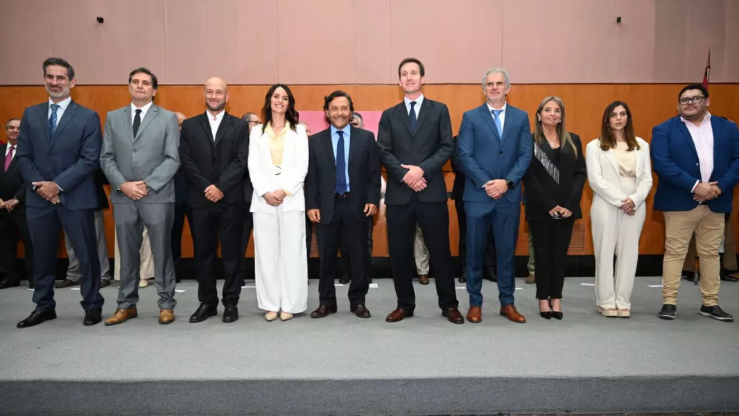 99064-el-gobernador-saenz-tomo-juramento-a-los-nuevos-miembros-del-gabinete-provincial.webp El gobernador Sáenz tomó juramento a los nuevos miembros del gabinete provincial