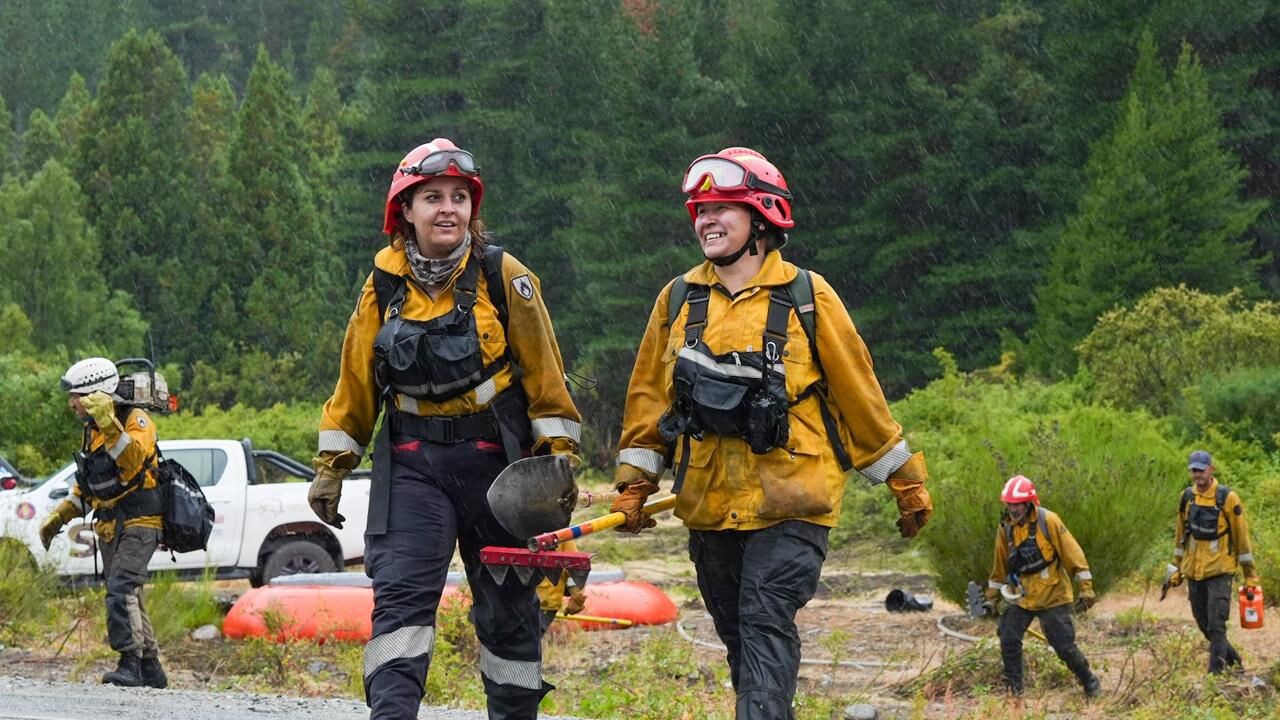 Tras un intenso operativo, Provincia logró controlar el incendio en Puerto Patriada y contener el de Los Alerces
