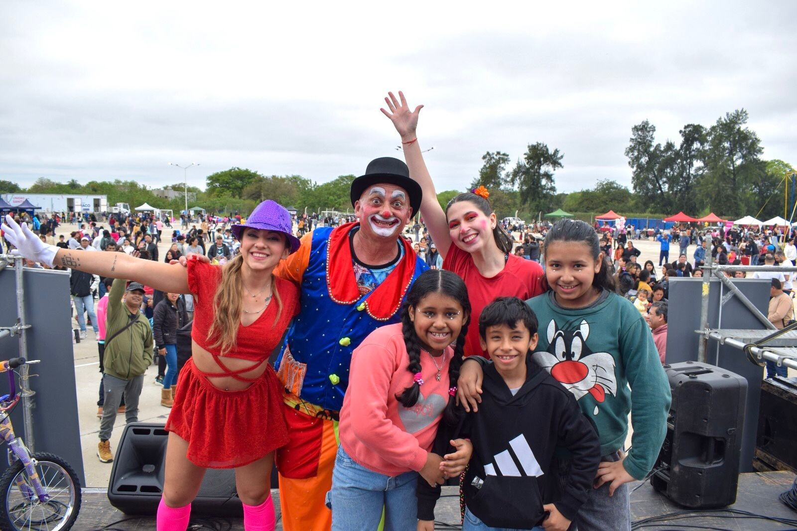 9ff4dc29-84a5-4aef-aeb6-81ffac6f4b28.jpg CHACO ABRAZÓ LOS DERECHOS DE LOS NIÑOS Y CERRÓ AGOSTO CON UNA GRAN JORNADA EN BARRANQUERAS