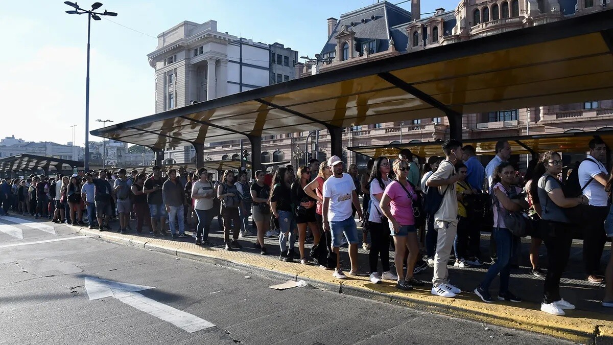 A.jpg ¿Otro paro de colectivos en el AMBA? Se suspendió la paritaria de la UTA y crece la tensión con el Gobierno