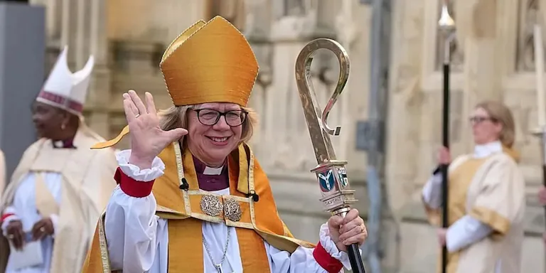 Histórico: una ex enfermera oncológica se convierte en la primera mujer en liderar la Iglesia de Inglaterra