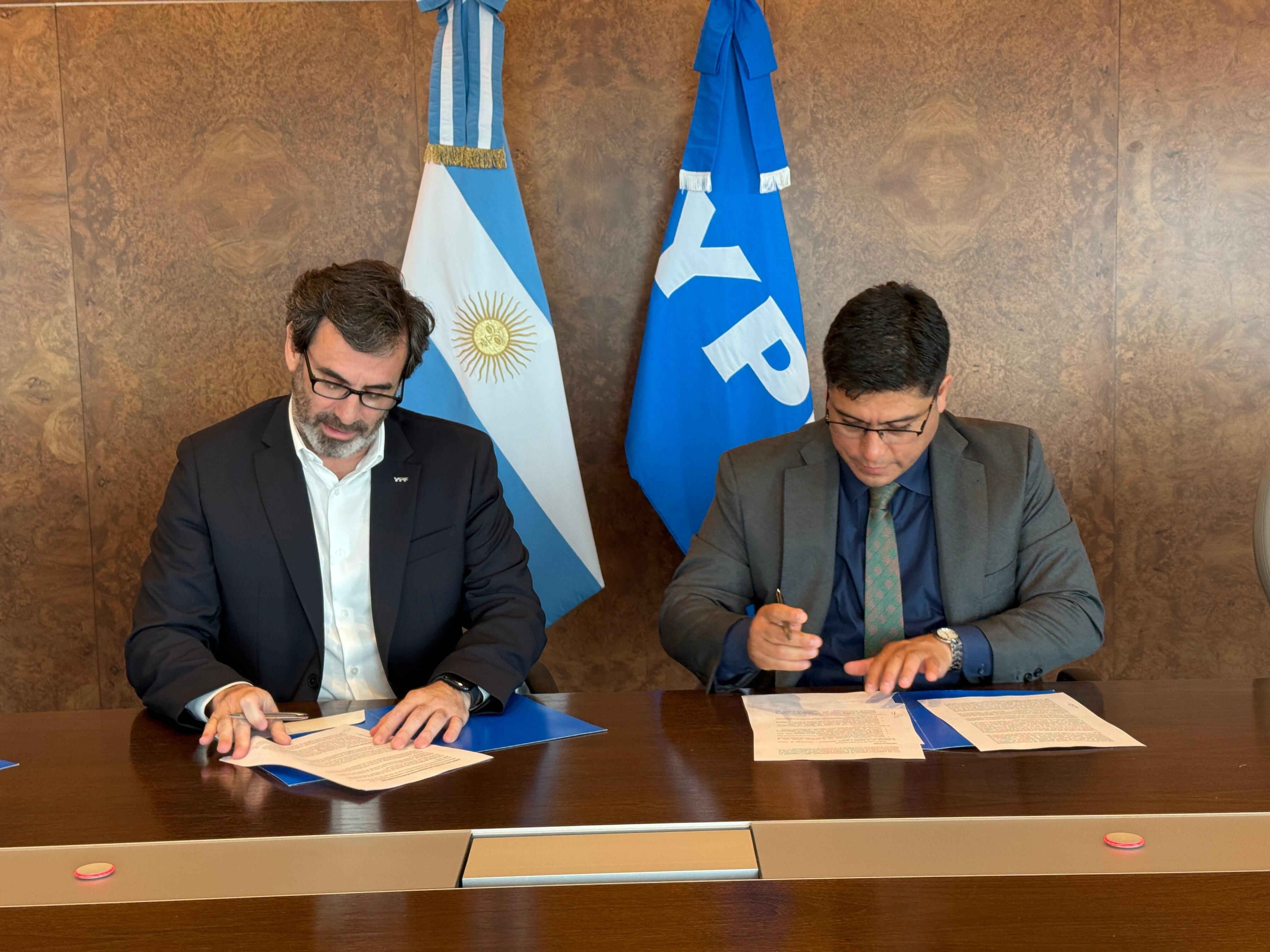 ACUERDO_ABANDONO_DE_POZOS_YPF_2.jpg Vidal acordó con YPF un plan de cierre de pozos con financiamiento total de la compañía