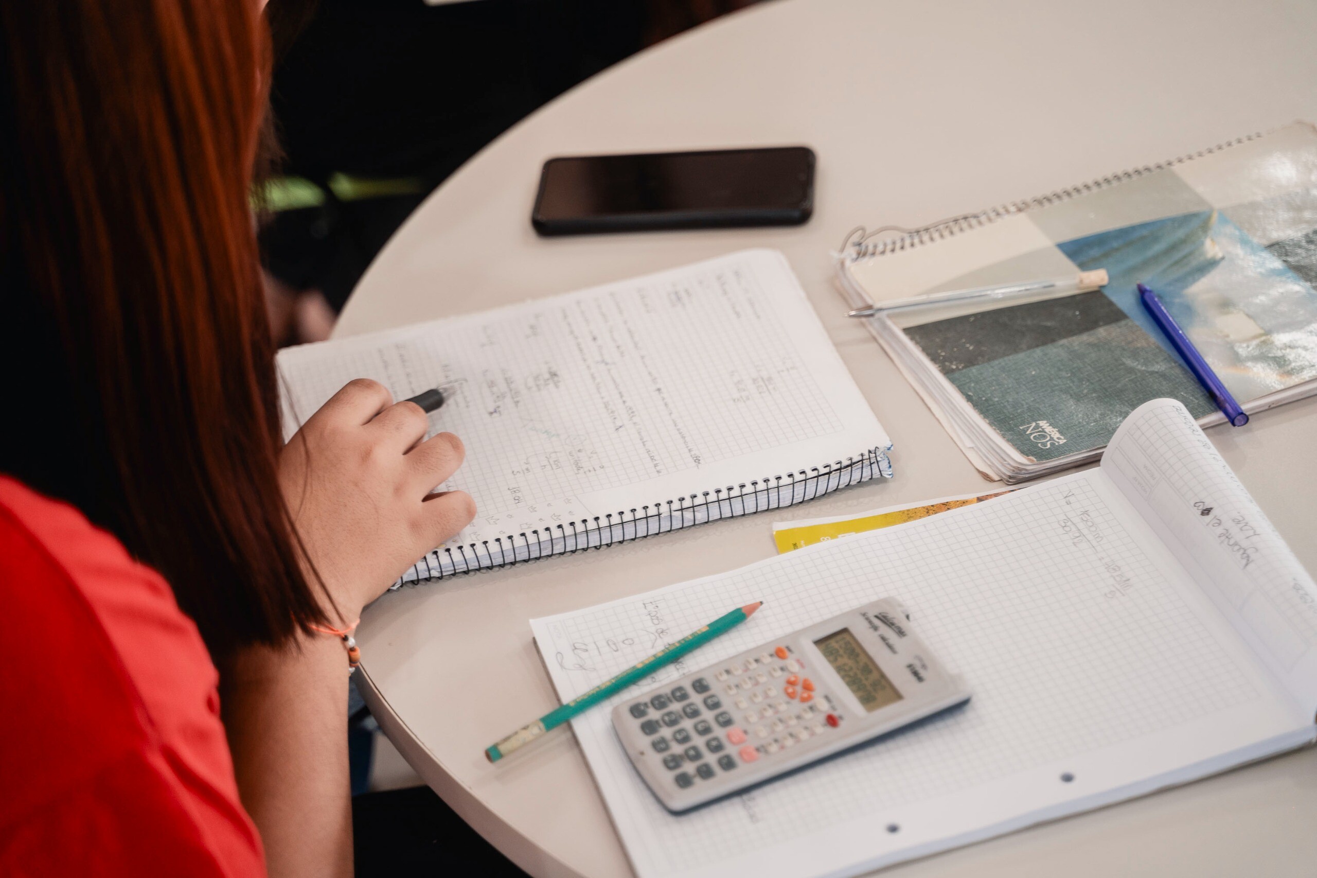 APOYO-ESCOLAR.jpeg El programa de apoyo escolar gratuito abre inscripciones para acompañar a estudiantes secundarios