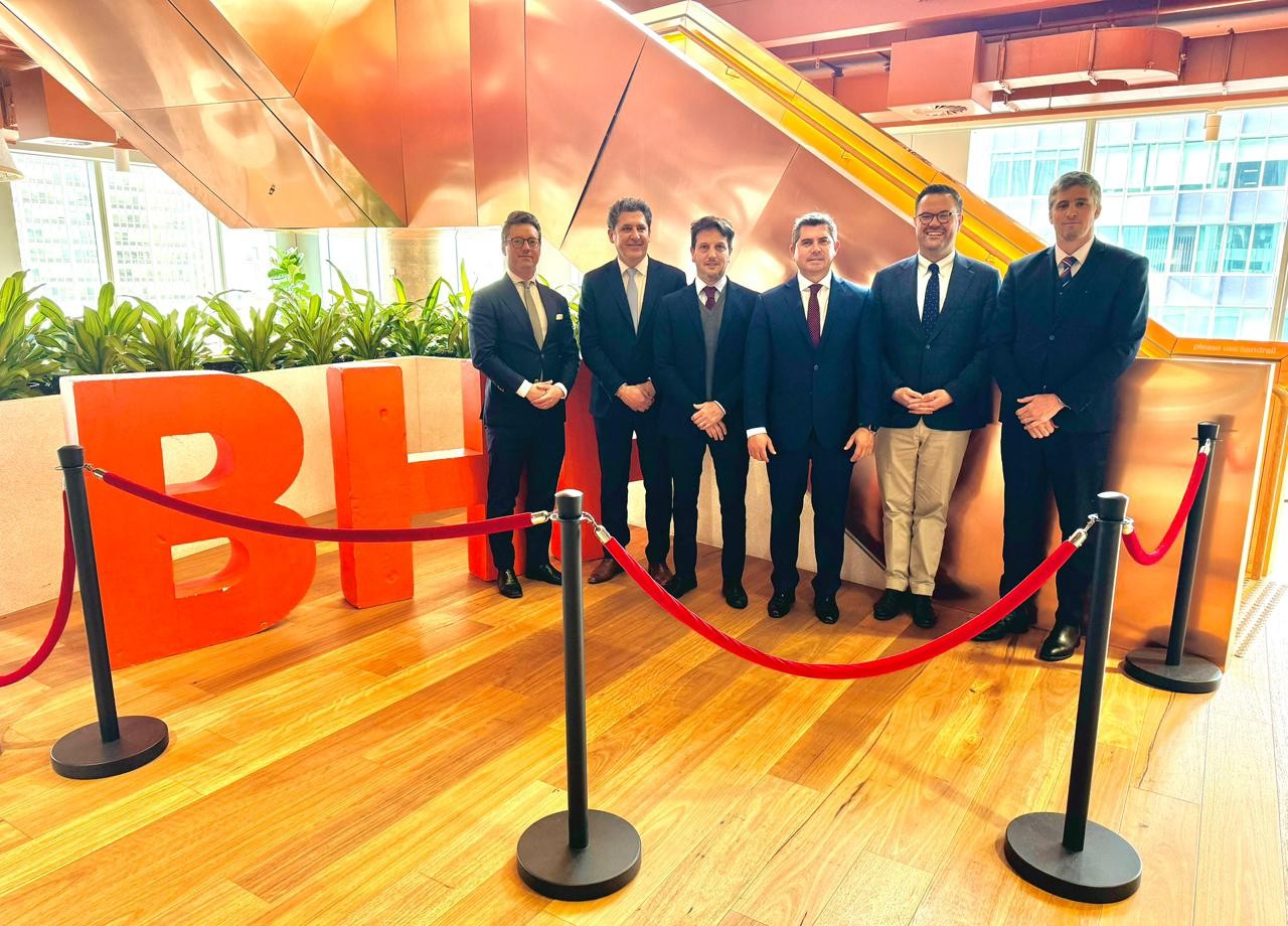 COOPER TO THE WORLD: el Gobernador Orrego fue recibido por autoridades de la Empresa BHP