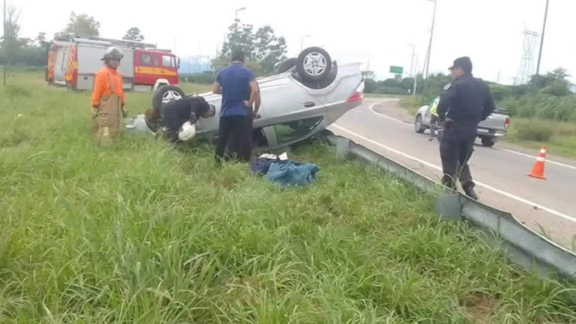 Tragedia en la Ruta 9/34: Adolescente Pierde la Vida en Fatal Vuelco de Auto