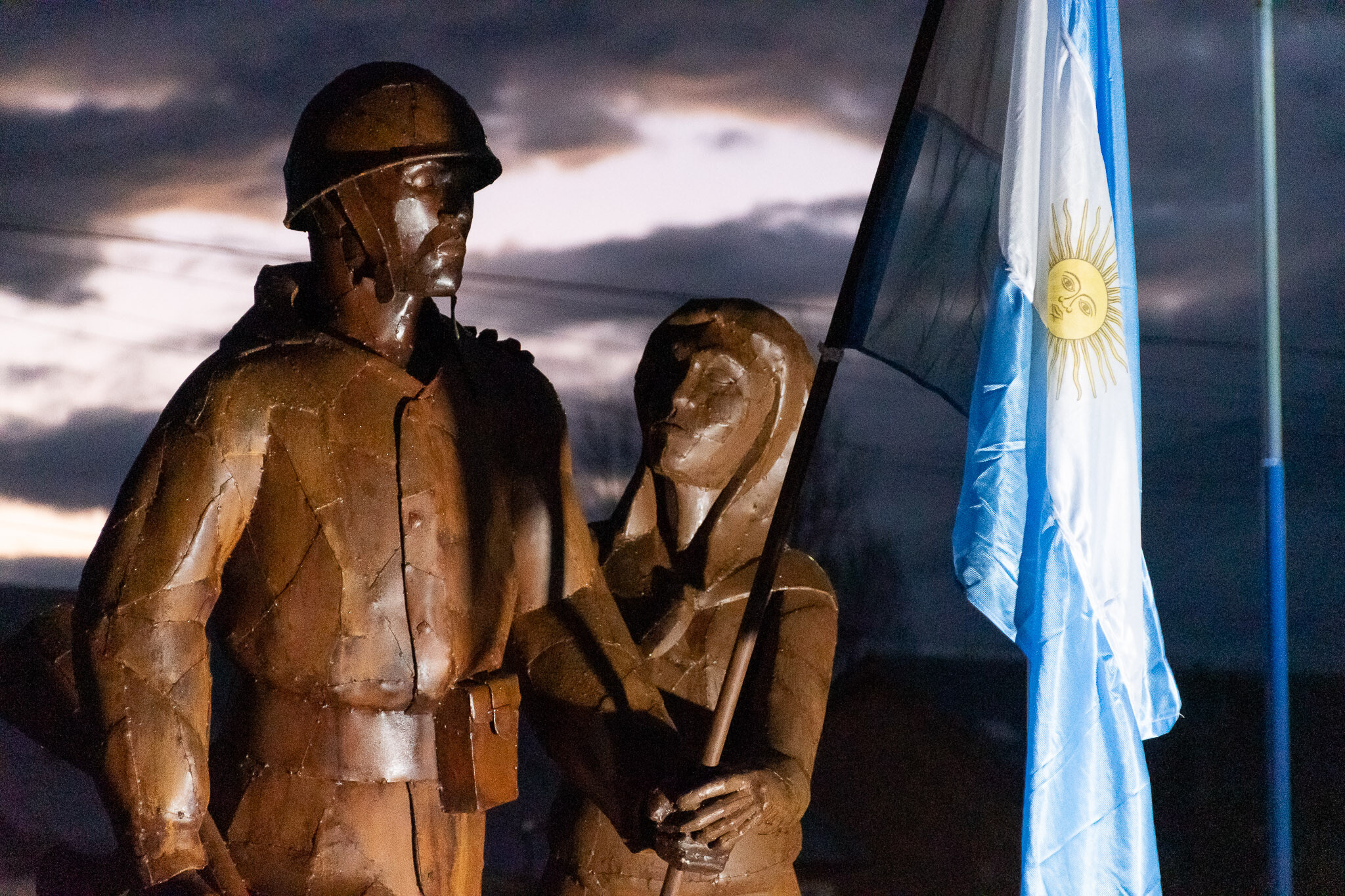 Provincia inauguró en Tecka un nuevo monumento al héroe de Malvinas Ricardo Andrés Austin