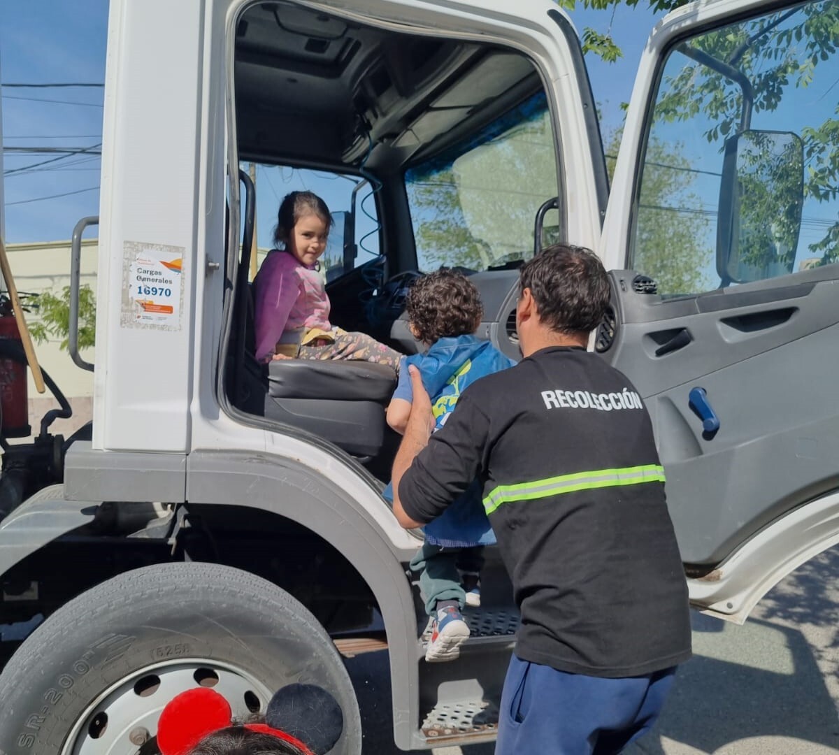 Ambiente Municipal continúa con las charlas de concientización ambiental en los Jardines de Infantes (2).jpeg Ambiente Municipal continúa con las charlas de concientización ambiental en los Jardines de Infantes (2).jpeg