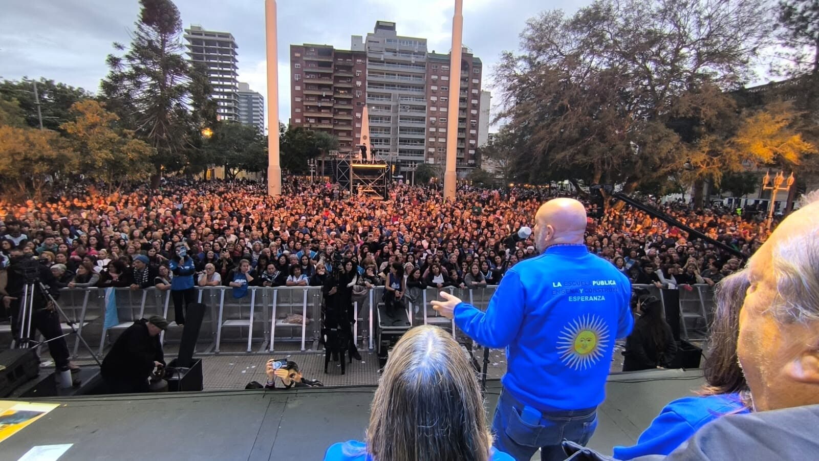 AMSAFE congregó a una multitud en Santa Fe en defensa de la escuela pública
