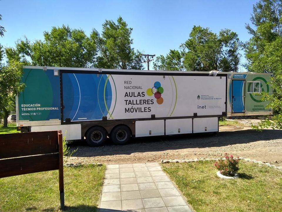 El municipio de Sarmiento sigue capacitando a sus vecinos con distintos talleres que serán dictados en  Aula Taller Móvil de Los Berros
