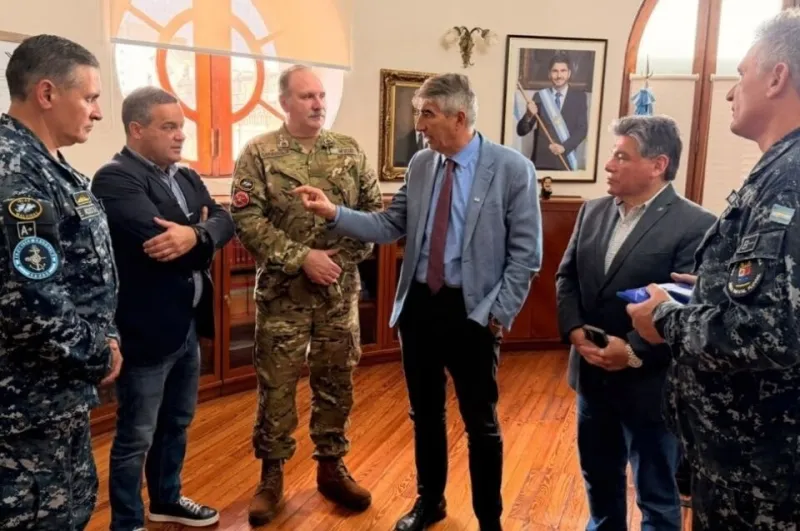 Autoridades de la Armada ponen logística a disposición de la Provincia