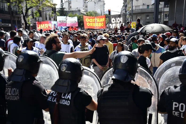 B.jpg Protocolo antipiquetes: el fallo queda suspendido hasta que resuelva la Cámara