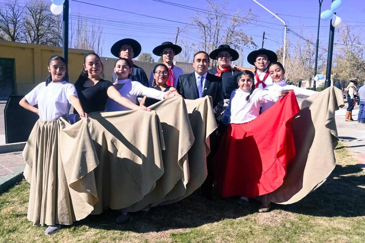 BAILARINES-FOLCKLORE- ESPEJO.jpg