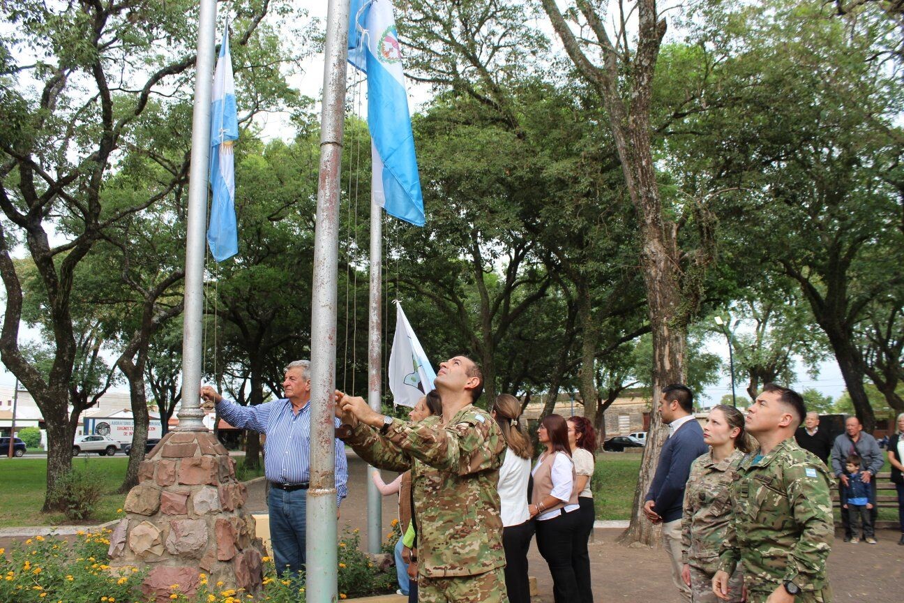 SE RECORDÓ AL CREADOR DE NUESTRA BANDERA EN PLAZA FLORES.