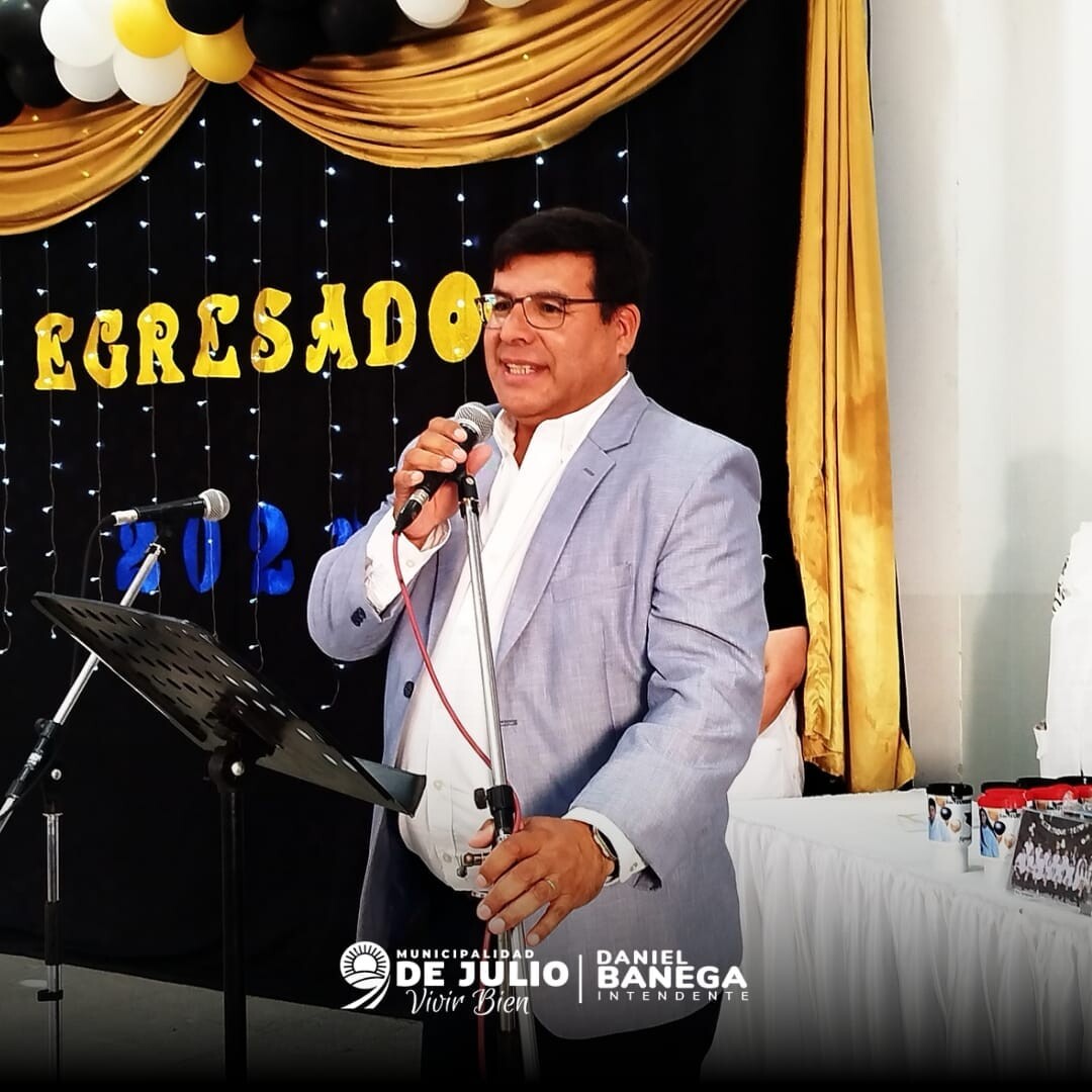 En el marco del cierre de año de las escuelas del departamento 9 de Julio, se vivieron momentos especiales  acompañando a los egresados de la Escuela Eusebio Segundo Zapata en su acto de fin de curso por parte del intendente Daniel Banega.