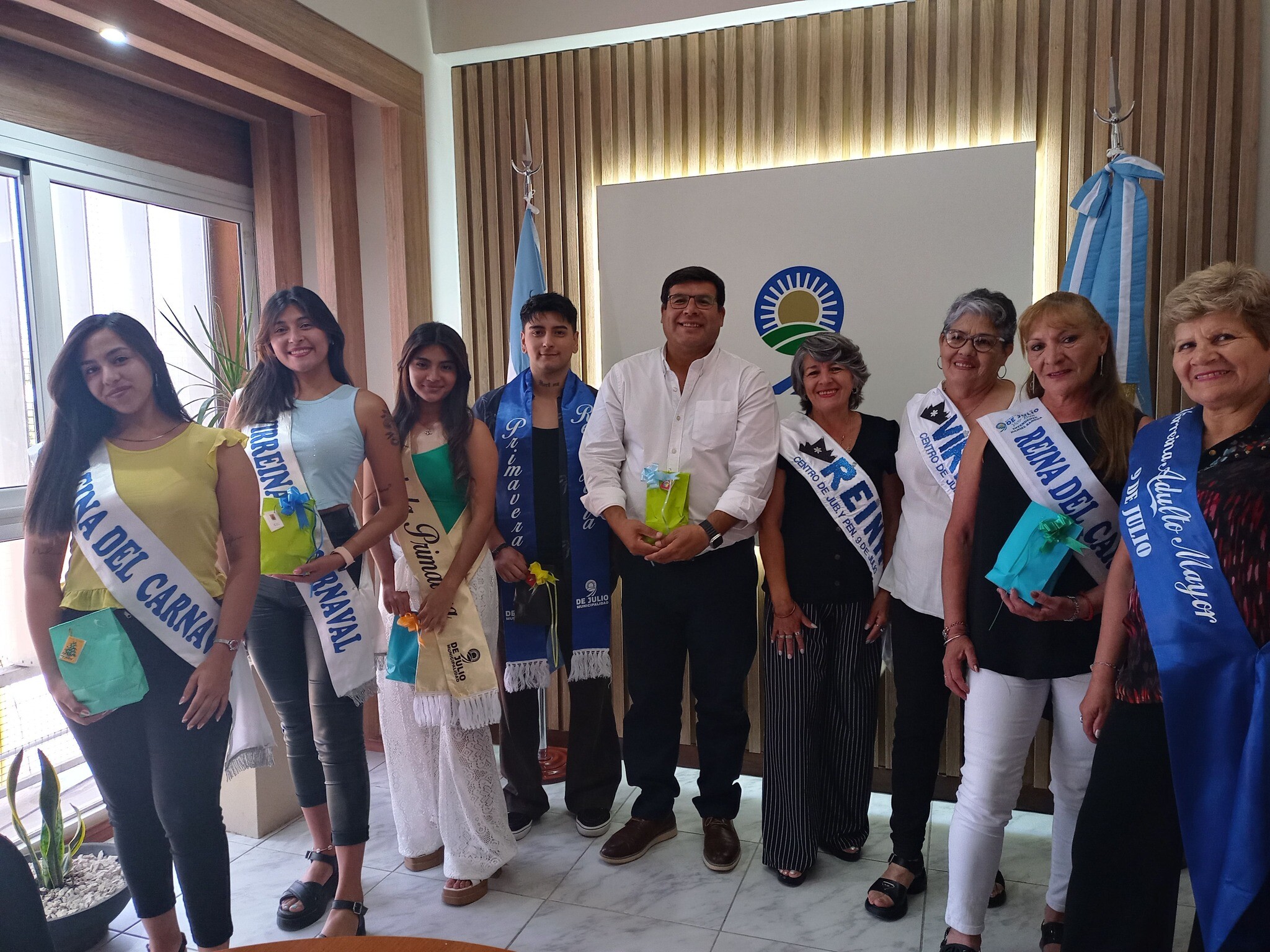 El intendente de 9 de Julio,Daniel Banega hizo el cierre del 2024 con las reinas del departamento, quienes  acompañaron durante todo el año en diferentes actividades.