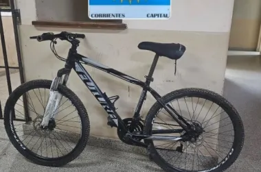 BICI.webp LA OLLA Corrientes: a punta de cuchillo atacaron a un joven para robarle la bicicleta