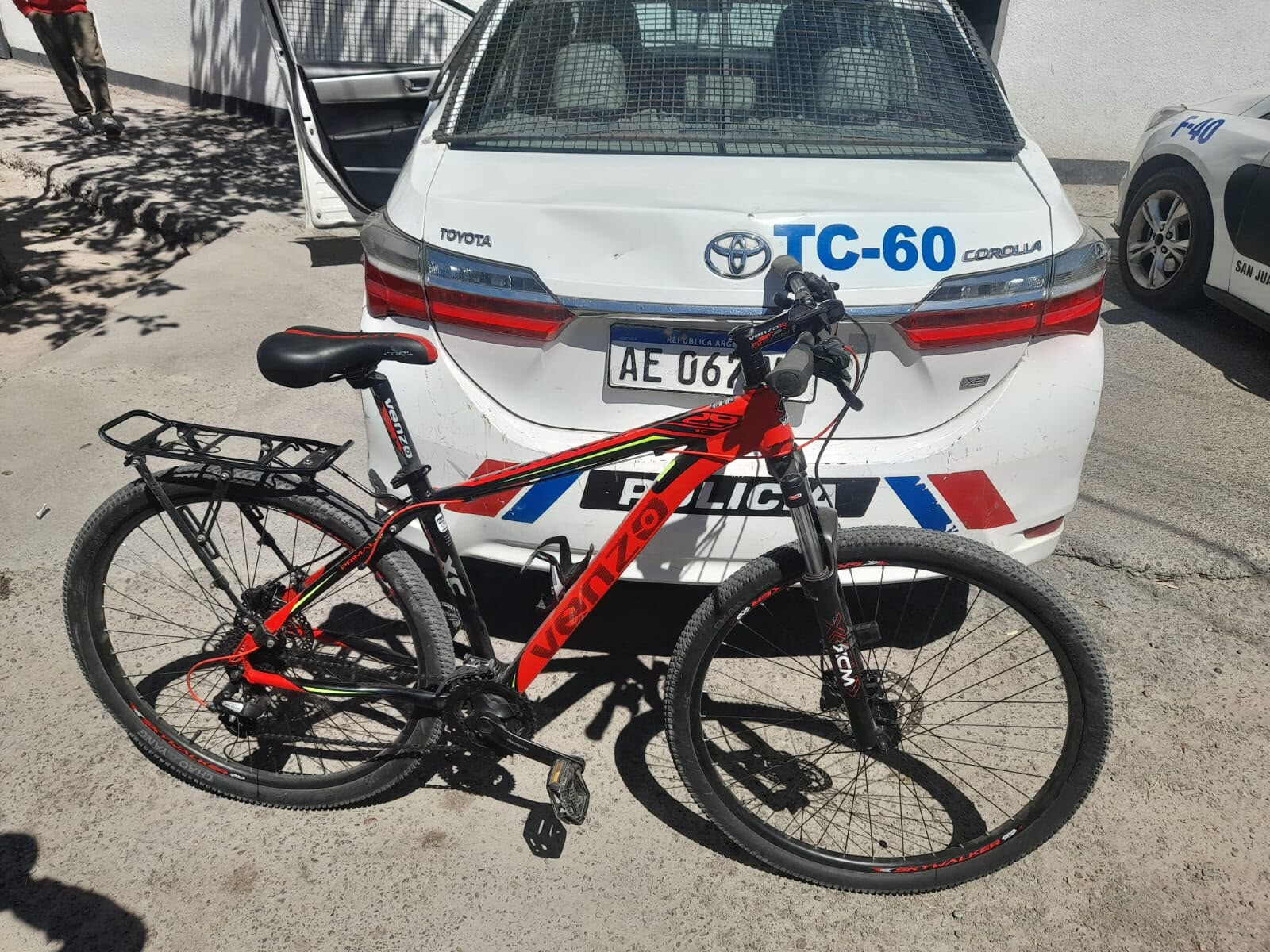 BICICLETA-ROBADA.jpeg Rawson: entró a una casa a robar una bicicleta y lo atraparon a los pocos minutos