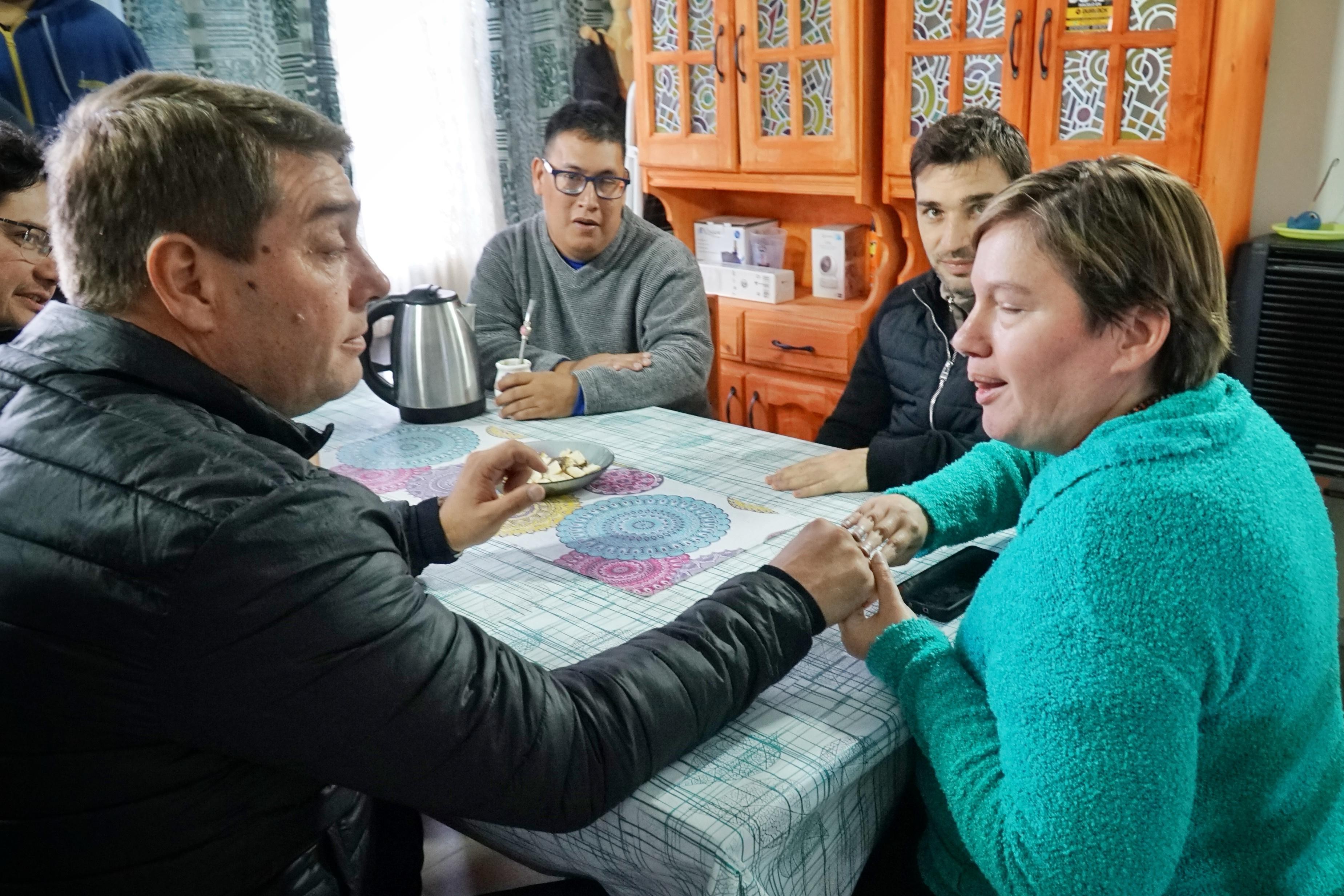 BISS JUNTO A FAMILIAS BENEFICIDADAS.jpeg