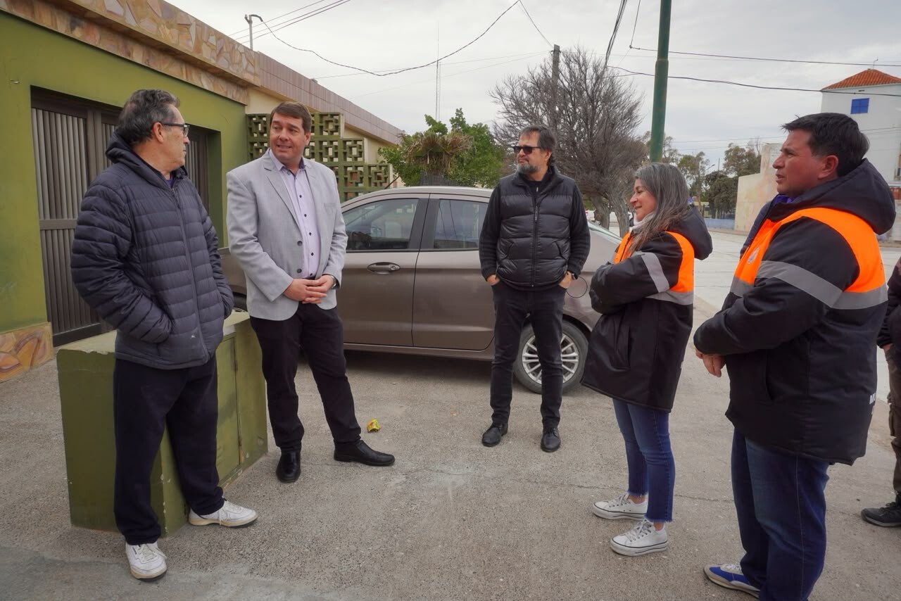 Biss recorrió la renovada calle Rivadavia tras finalizar los trabajos de pavimentación Biss recorrió la renovada calle Rivadavia tras finalizar los trabajos de pavimentación