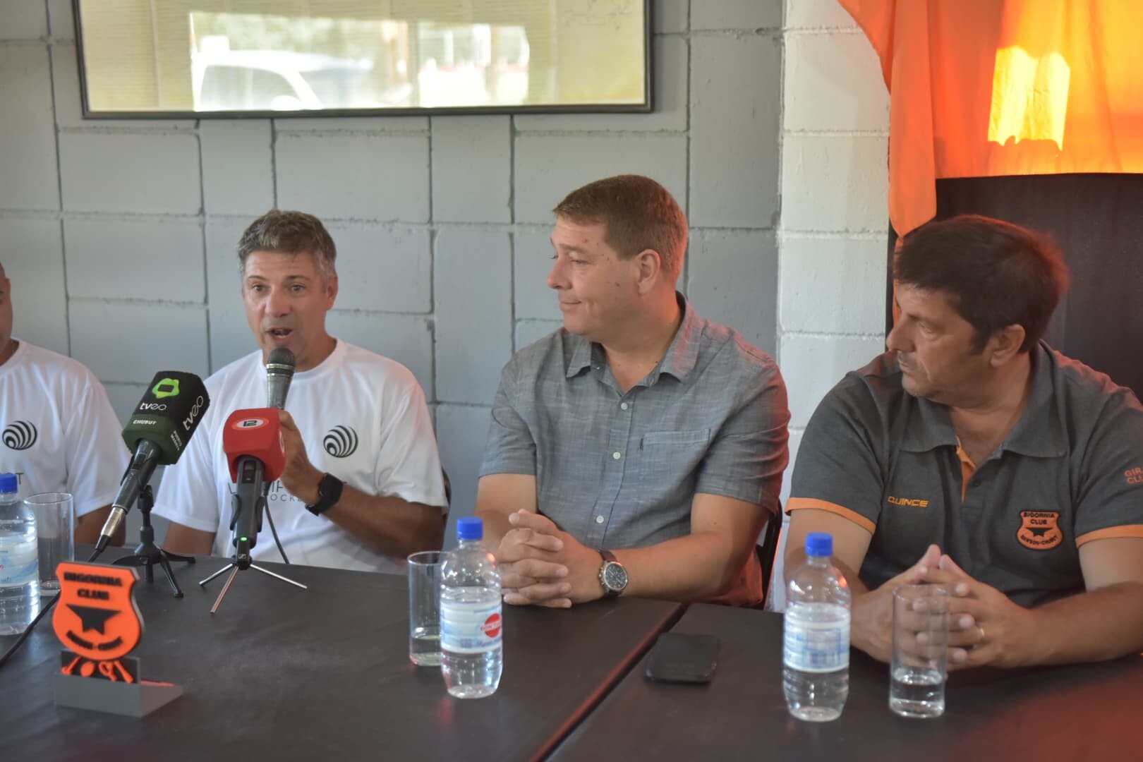Biss acompañó a Bigornia en la presentación de la Clínica de Hockey de Lombi Project