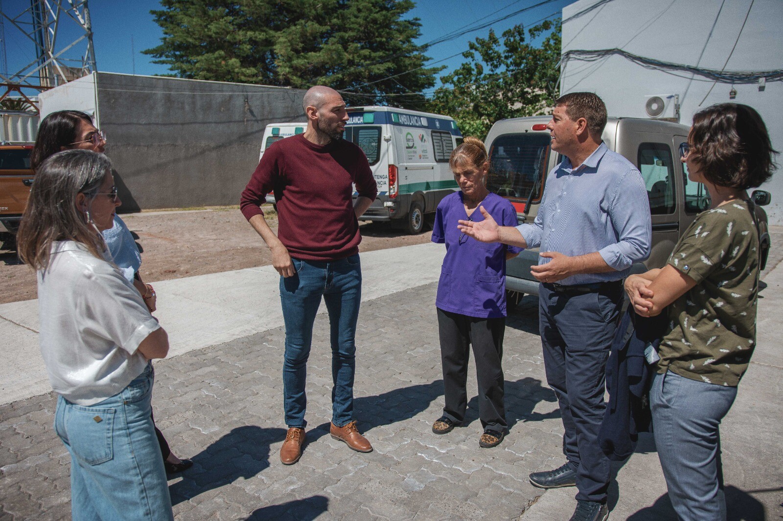 Biss recorrió la obra finalizada de adoquinado del estacionamiento de la Secretaría de Salud de Rawson