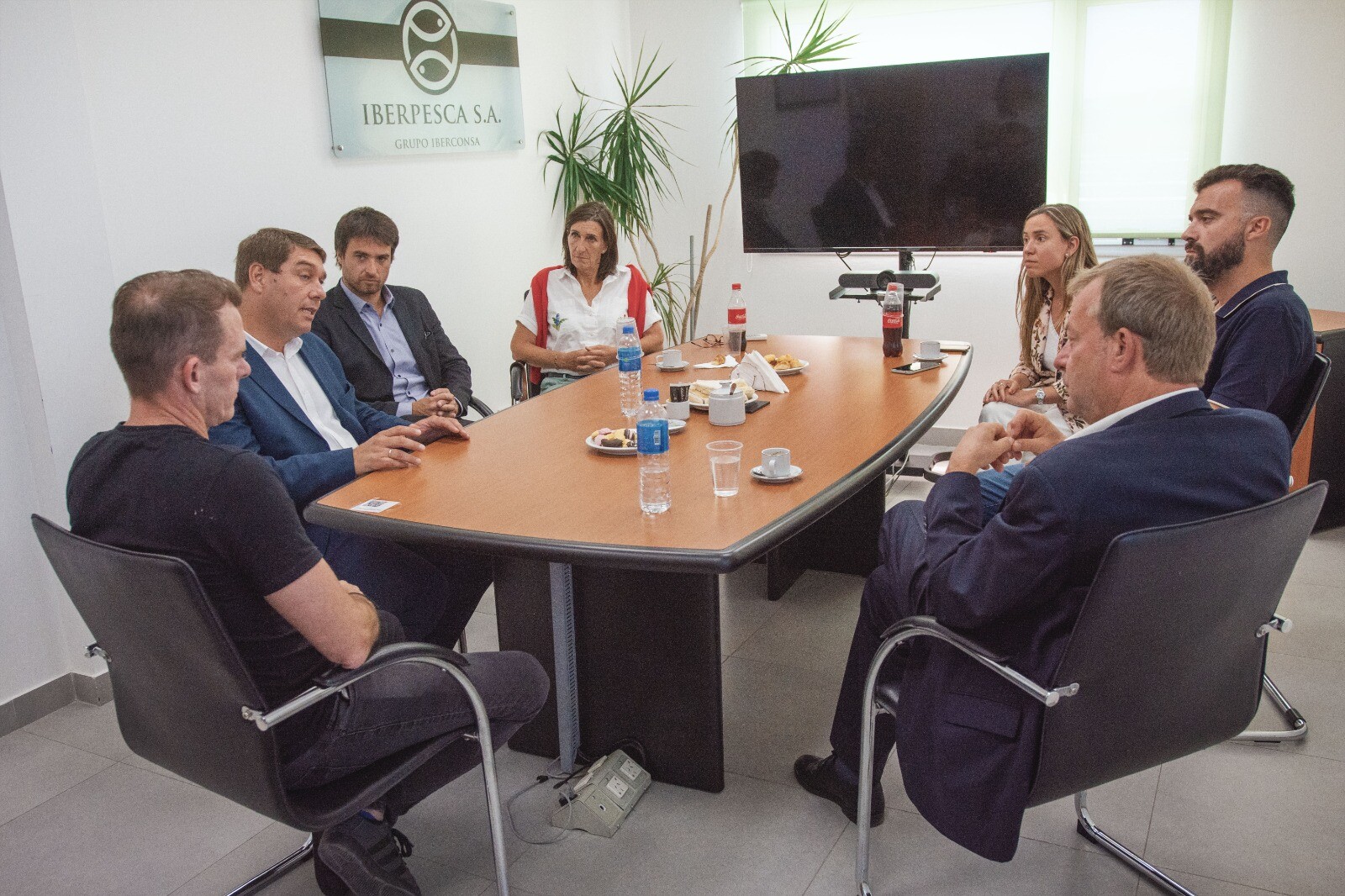 Biss y el embajador de Alemania recorrieron la empresa pesquera del Grupo Iberconsa