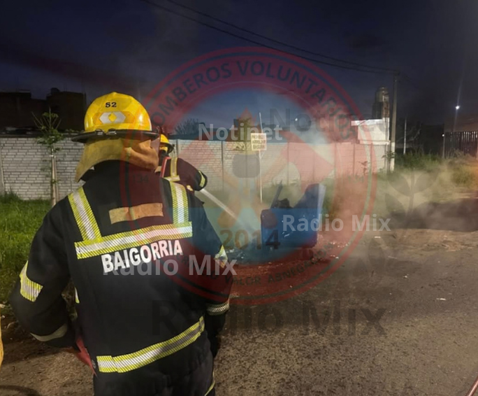 Incendio intencional de un contenedor de residuos