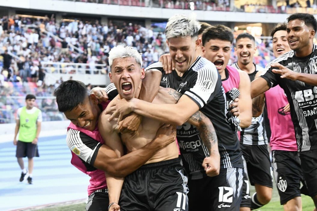 Central Córdoba volvió al triunfo ante Unión de Santa Fe para seguir en la pelea