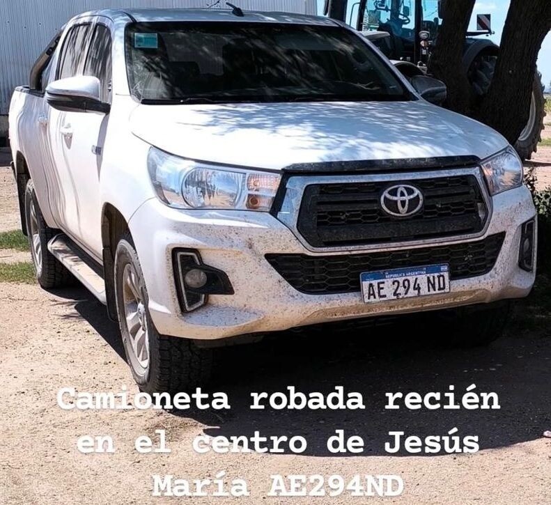 Roban una camioneta Toyota Hilux en pleno centro de Jesús María y piden ayuda para localizarla