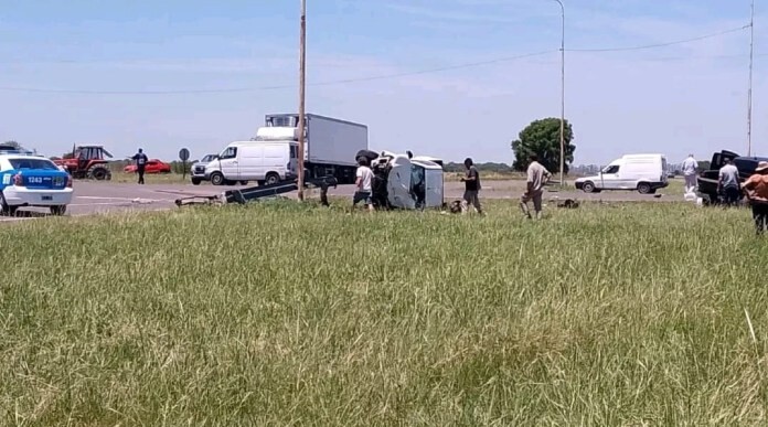 Violento choque múltiple en el cruce de rutas 32 y 127: al menos 3 personas heridas