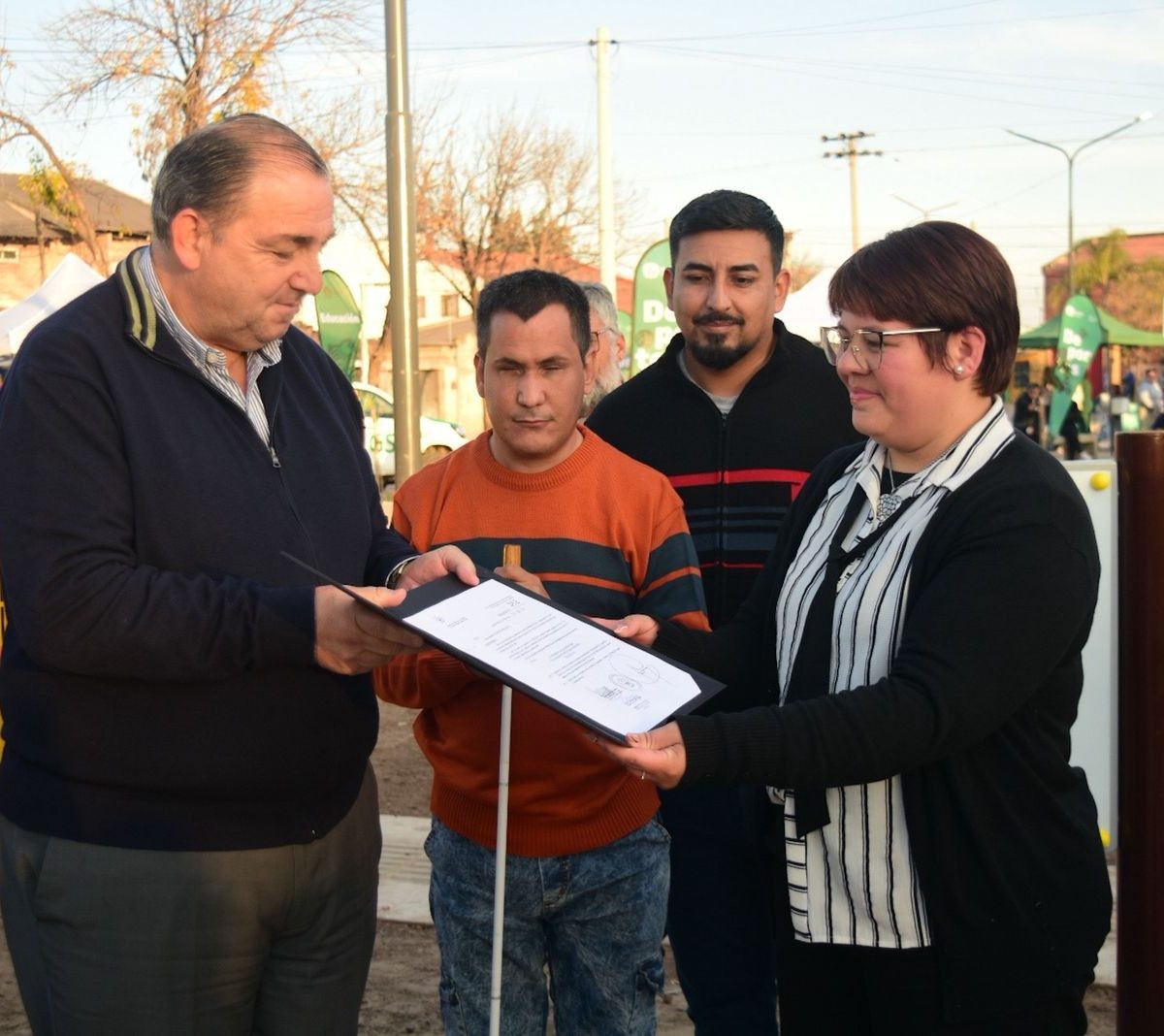 De basural a espacio adaptado: se inauguró la plaza Amigos del Ciego en barrio Yapeyú