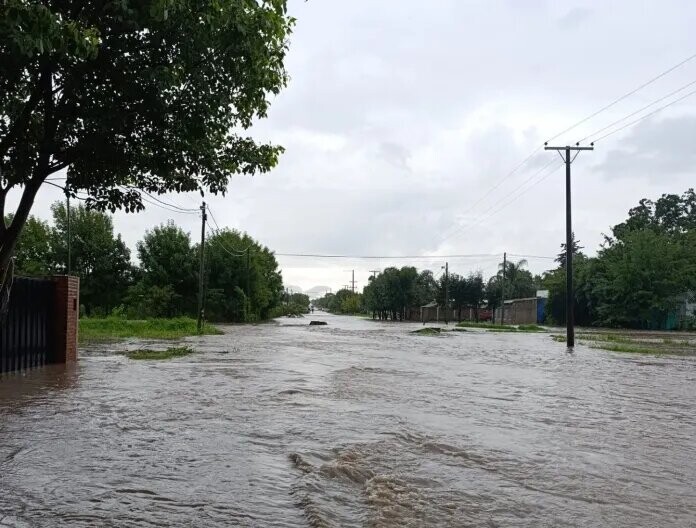 Las intensas lluvias de este sábado produjeron anegamientos importantes en Villaguay y Villa Elisa