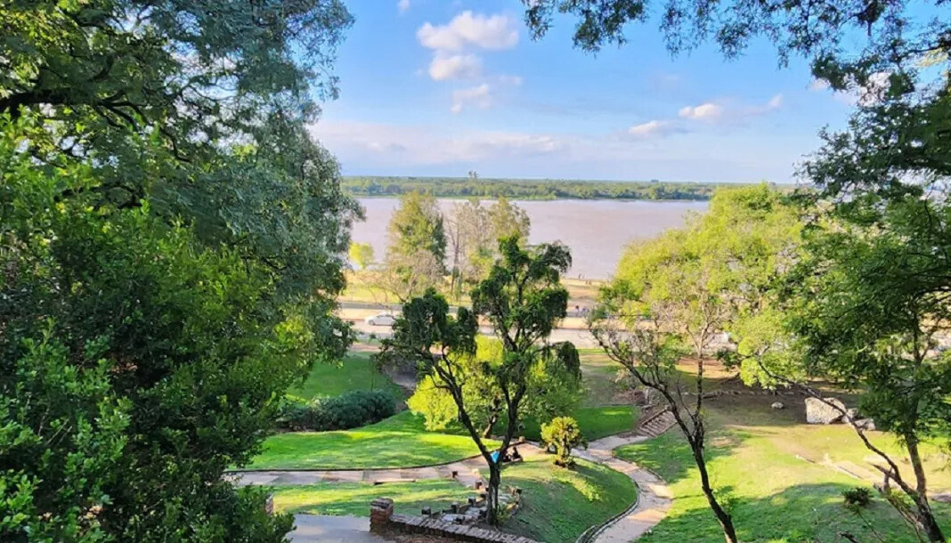 CLIMA PRIMAVERAL COSTANERA PARANA.jpg El fin de semana llega con máximas de hasta 28°C, pero anuncian tormentas y cambio de tiempo